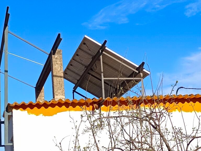 Soportes y marcos para maquinaria, paneles solares, depósitos