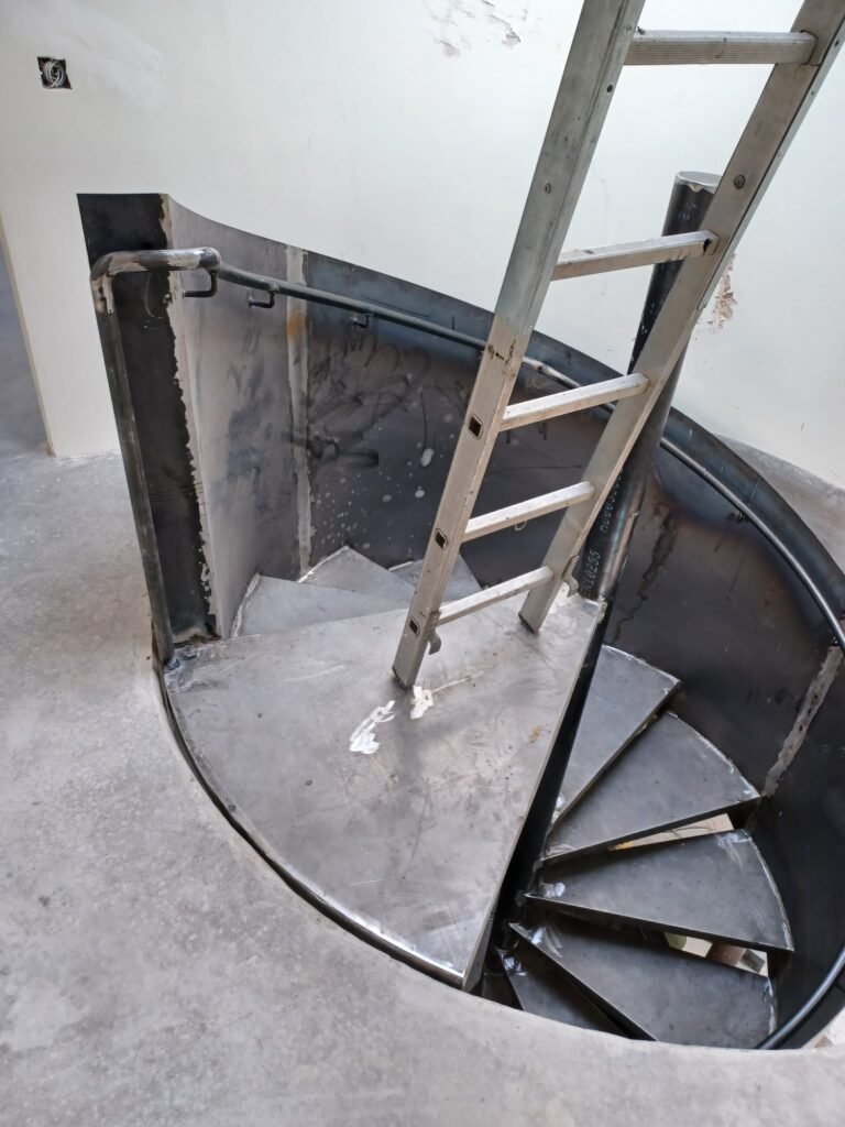 escaleras metálicas caracol