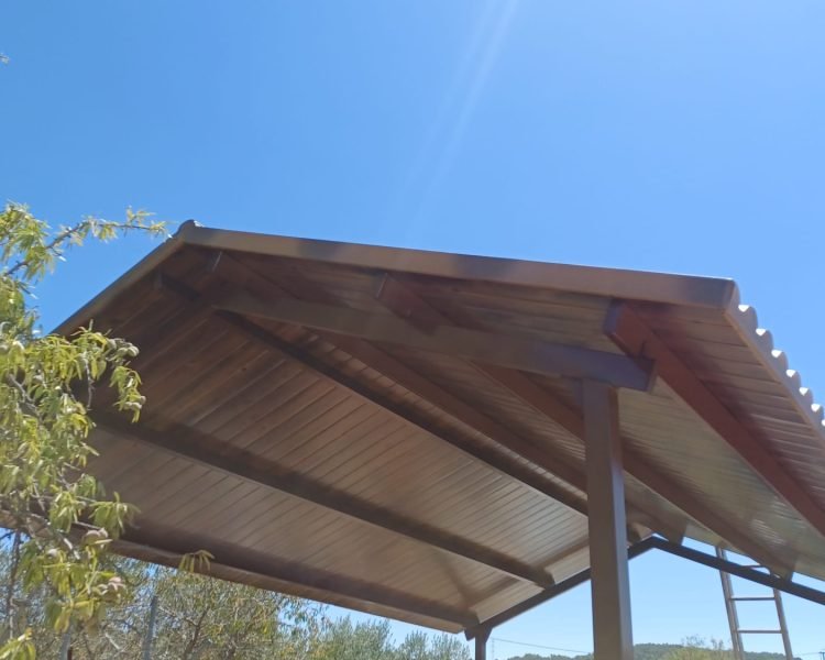Estructura y Tejado de chapa sanwich (Archidona)
